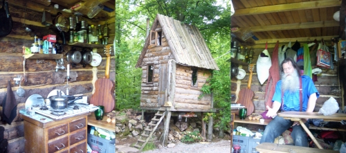 Baumhaus im Wald mit Küche/Wohnzimmer